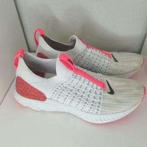 Nike React Phantom Run Flyknit 2 size 8